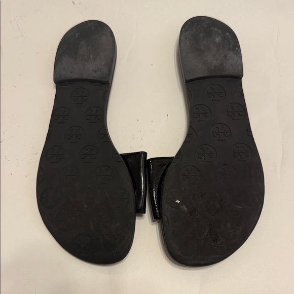 Tory Burch Black Leather Sandals with Silver Logo - Picture 4 of 4